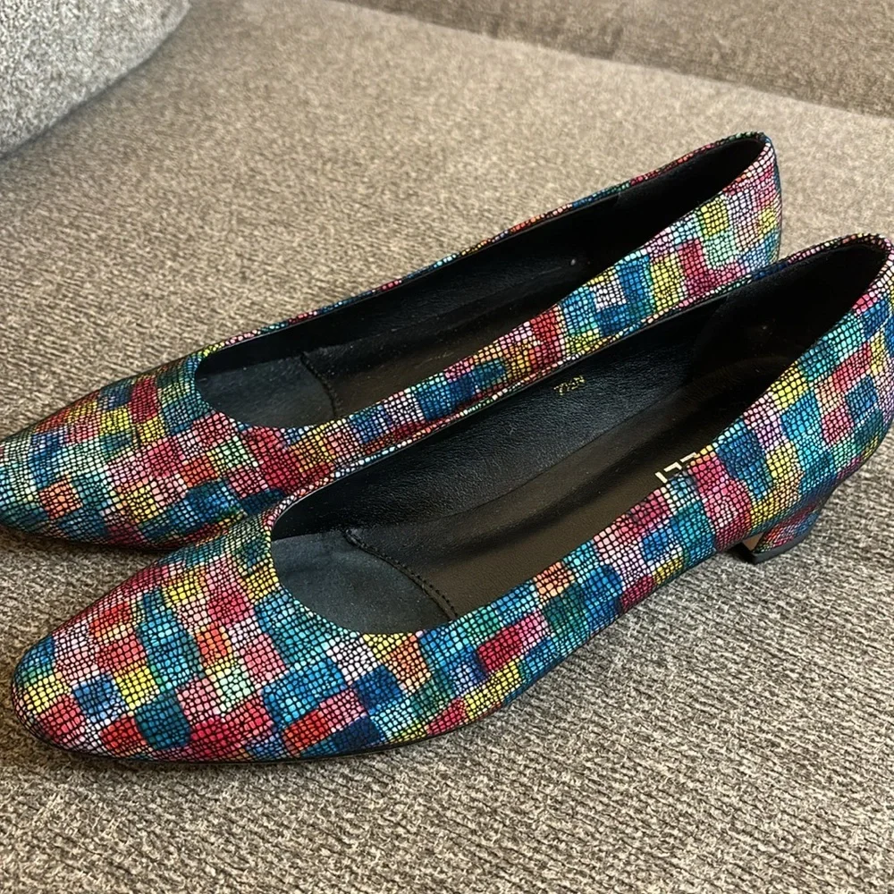 Vaneli Astyr' Almond‎ Toe Multi Color Pump Size 7.5